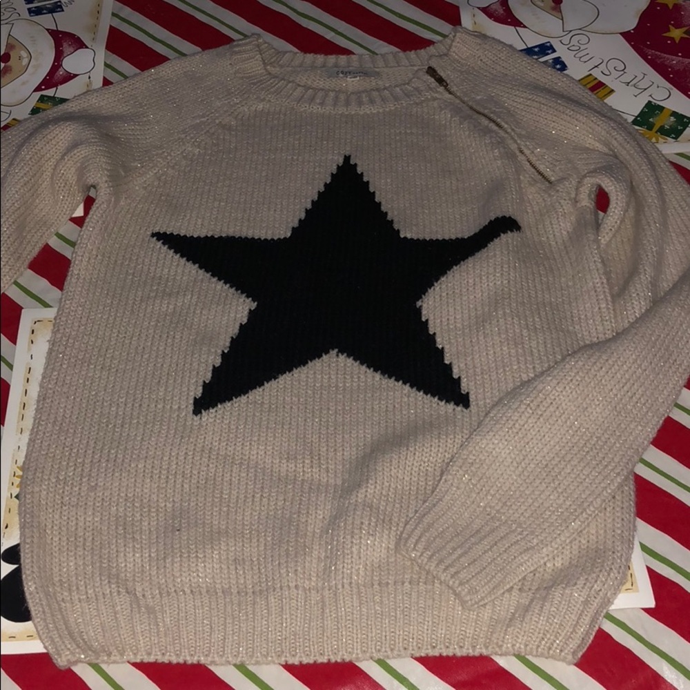Knitted gold sweater with black star